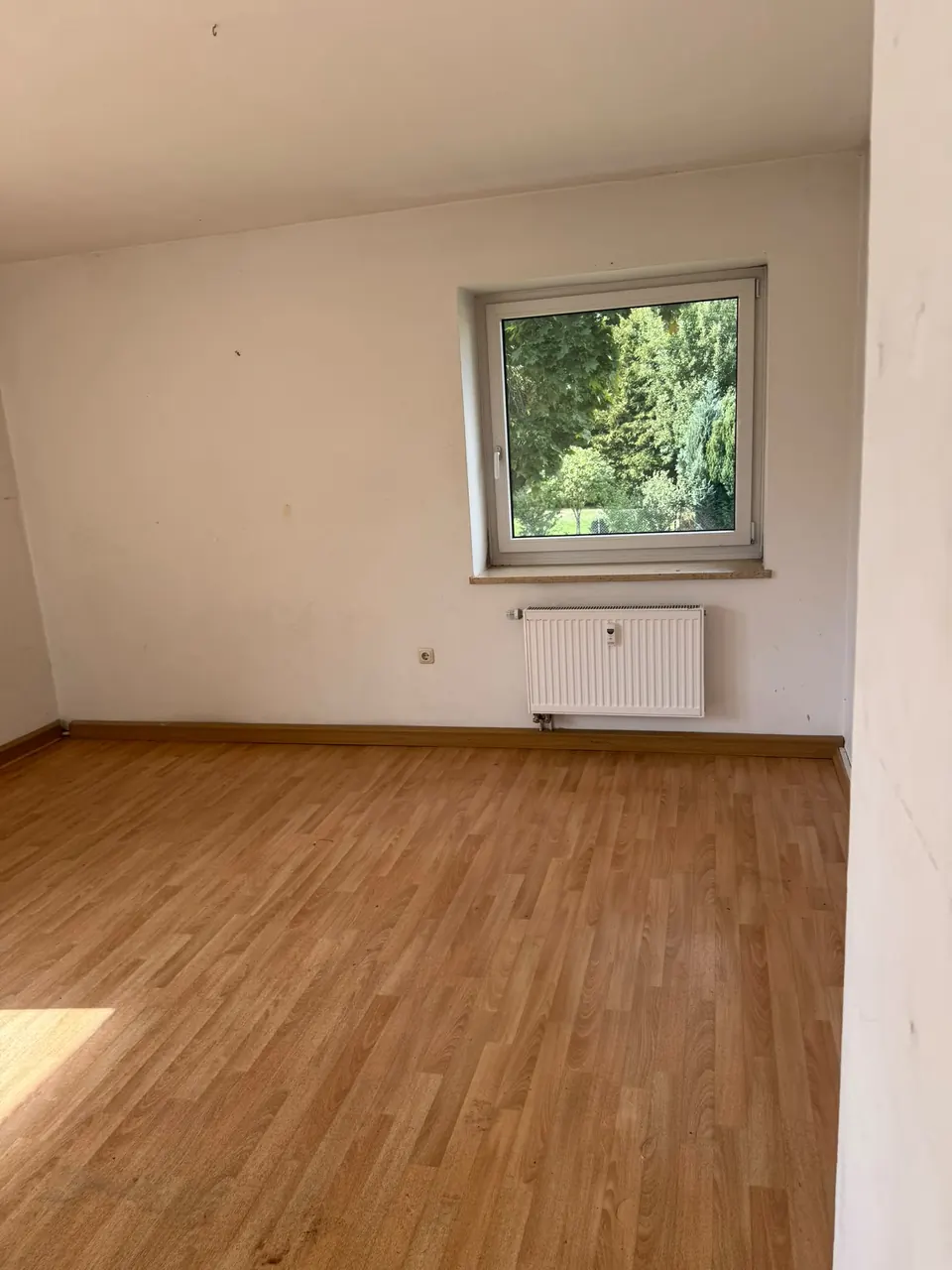 Leerer, besenreiner Raum nach der Räumung