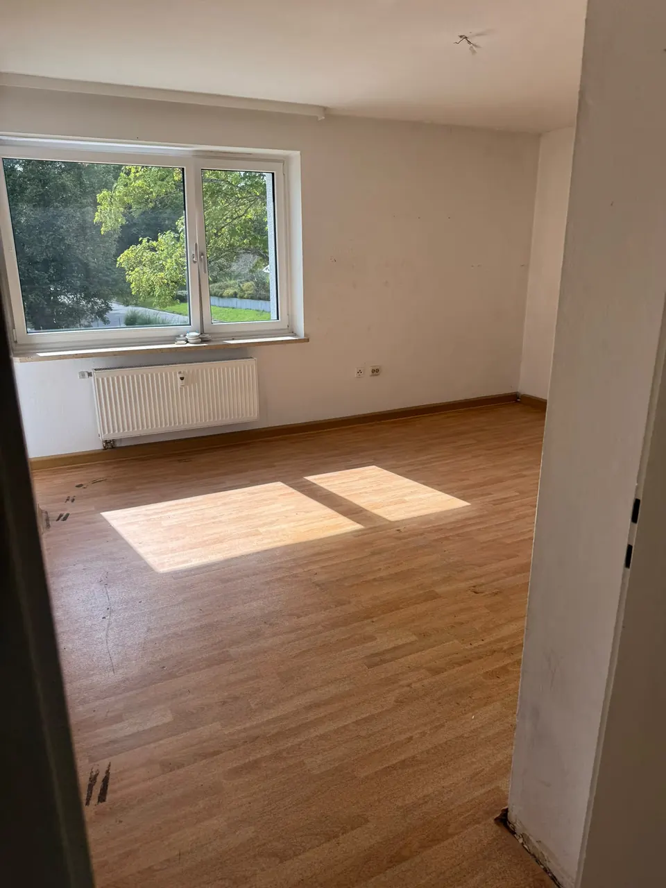 Geräumtes Wohnzimmer nach einem Einsatz von GF Entrümpelung